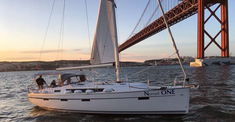 Private Lisbon Sightseeing Sailing Boat Tour with Locals - Transfers and start-to-finish logistics: what you need to plan