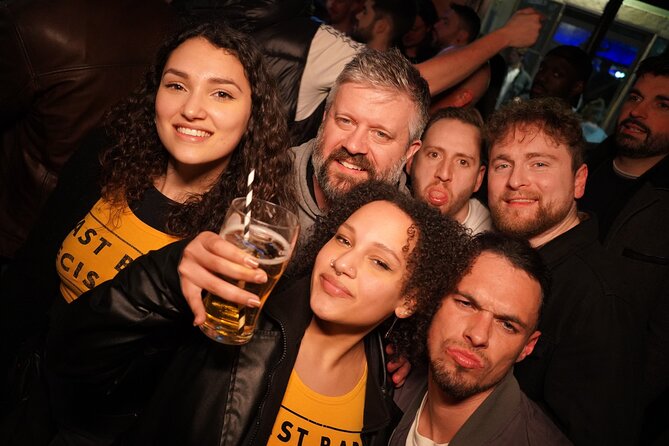 Private Pub Crawl in Lisbon - Meeting at Praça Luís de Camões (and Finding Your Guide Quickly)