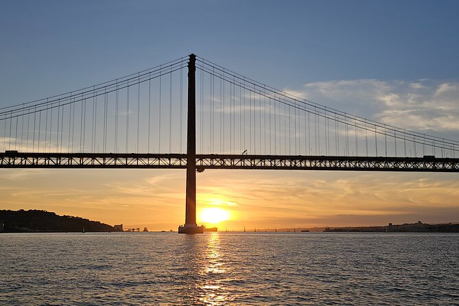 Private Relaxing Sunset Tour along the Tagus River - Praça do Comércio, the Castle view, and Alfama/Mouraria from the river