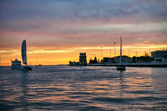 Private Relaxing Sunset Tour along the Tagus River - What’s onboard like: drinks, snacks, and host attention
