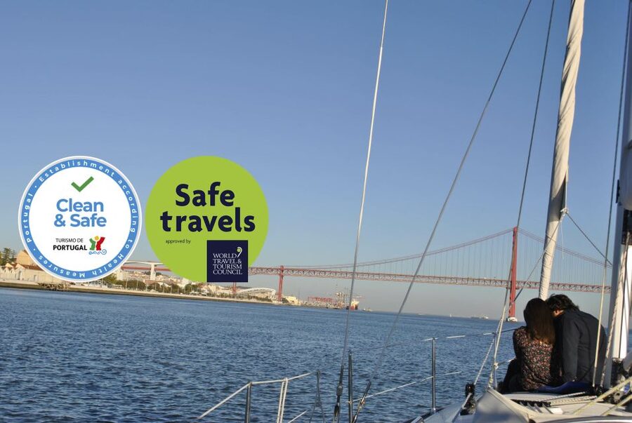 Private Romantic cruise with sparkling wine- 2-Hour- Lisbon - A 2-Hour Private Yacht Cruise That Feels Like a Change of Pace