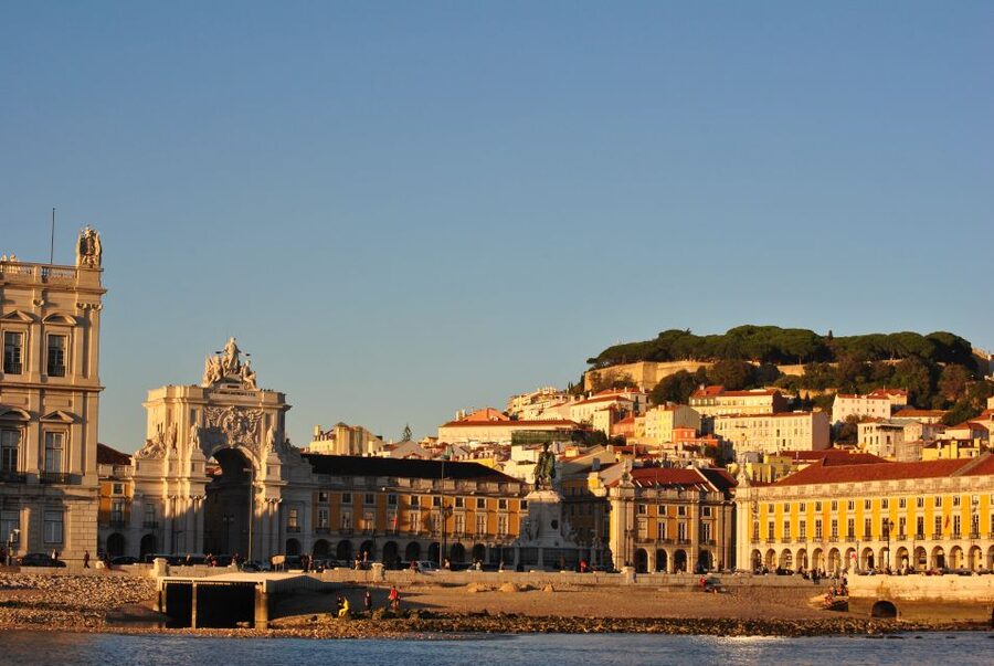 Private Romantic cruise with sparkling wine- 2-Hour- Lisbon - Special Occasions: Proposals, Weddings, and the Timing Help You’d Want