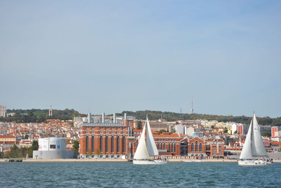 Private Sailing Boat Tour Lisbon with a drink: 2 to 8 Hours - Under the 25 de Abril Bridge: the main wow moment