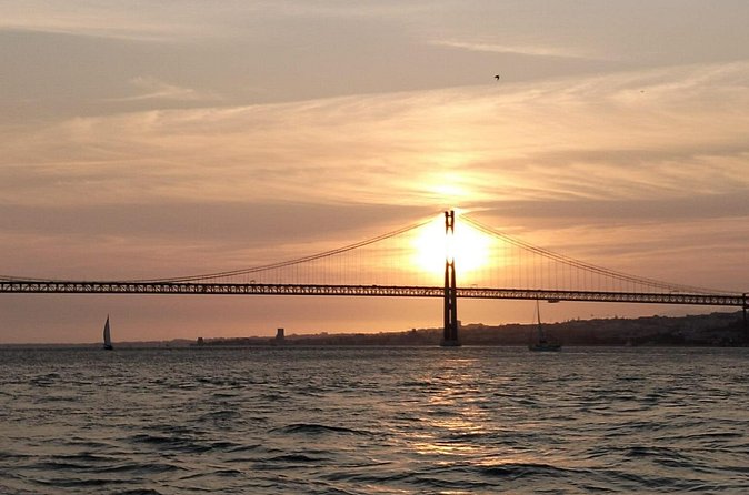 Private Sunset Sailboat Experience in Lisbon - Onboard comfort: drinks, blankets, music, and what’s missing