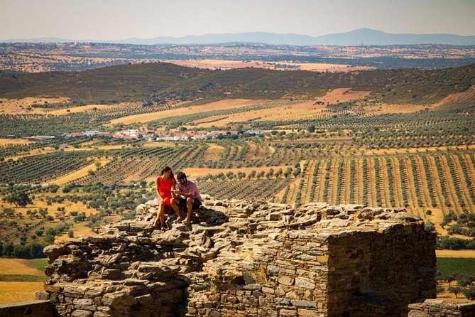 Private Tour Alentejo, Evora, Monsaraz, Mourão-Medieval Times Lunch&Wine Tasting - Évora: UNESCO sights in a tight, guided window