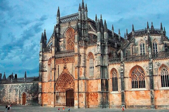 Private tour DE Lisbon to Porto with stops in cities - Comfort and logistics in the vehicle (English, private group, service animals)