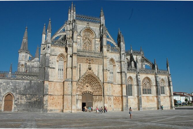 Private Tour Fátima, Batalha, Nazaré and Óbidos from Lisbon - Guide quality is not a small detail here