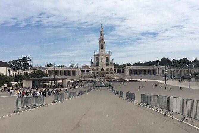Private tour Fátima - half day - Parish Church of Fatima (Matriz): where devotion starts locally