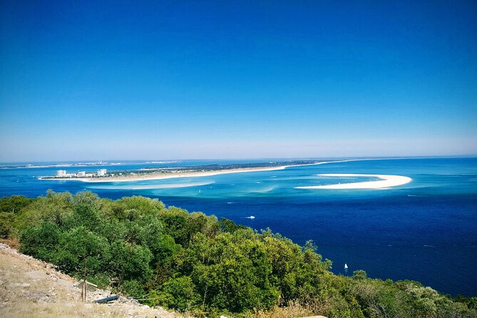 Private Tour for 1 to 8 people: Cristo Rei, Palmela, Setúbal, Arrábida, Sesimbra - Palmela Castle on a rocky peak: history with real sea-and-coast payoff