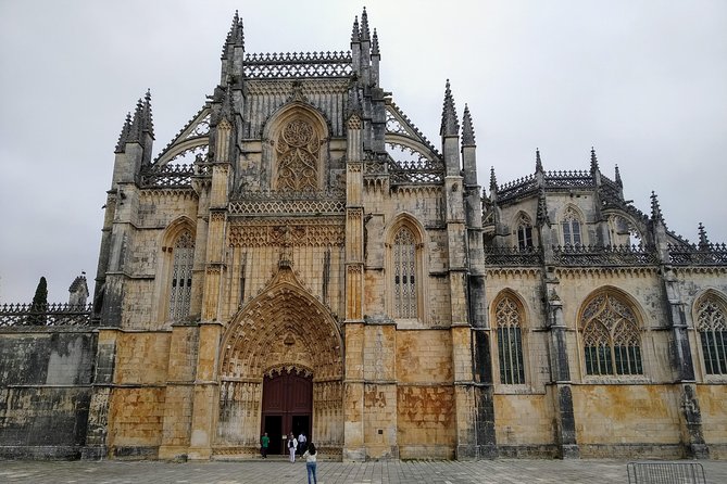 Private tour for 1 to 8 people: Fátima, Batalha, Nazaré and Óbidos - Óbidos walled town: cobblestones, white houses, and color accents