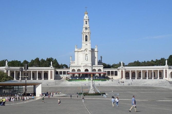 Private Tour for small groups of 7 Days in Portugal from Lisbon - Sintra National Palace and the Atlantic edge at Cabo da Roca and Cascais