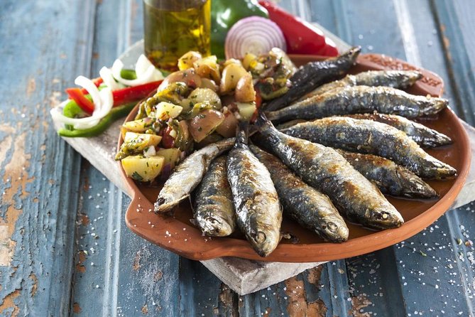 Private Tour for small groups of 7 Days in Portugal from Lisbon - Douro Valley at Pinhão station and a Sandeman-style winery visit