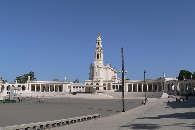 Private Tour From Lisbon: Fátima Sanctuary and Batalha Monastery - Fátima Sanctuary: Chapel of the Apparitions and the basilicas