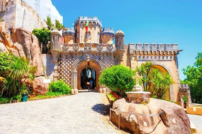 Private tour from Lisbon:Sintra Pena Palace Cabo da Roca, Cascais - Cabo da Roca and Guincho Beach: Ocean Cliffs, Wind, and Quick Photo Strategy