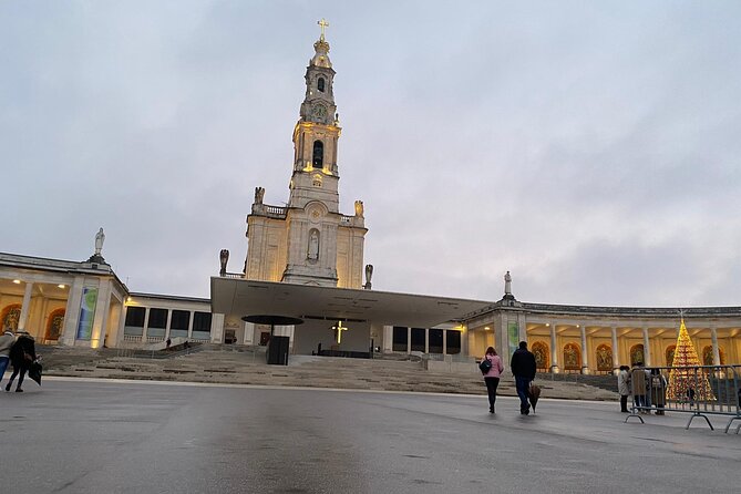 Private Tour from Lisbon to Fatima Nazare and Obidos - Fátima: peace, candles, and taking your time on foot