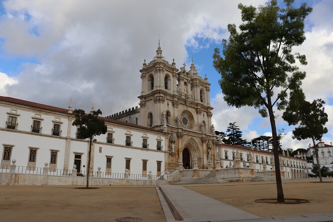 Private Tour from Lisbon to Porto – Your Journey, Your Adventure! - Fatima Basilica: pilgrimage significance on a major route