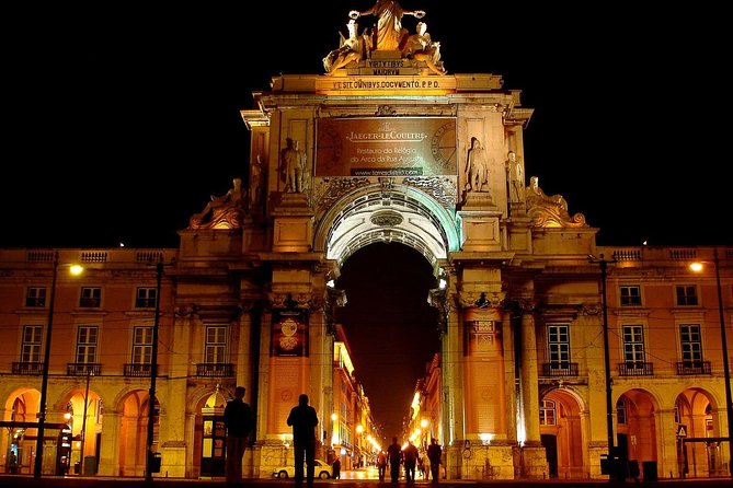 Private tour: Lisbon Fado Dinner Show and Panoramic Night Tour - A four-hour Lisbon night with hotel pickup and a real Fado centerpiece