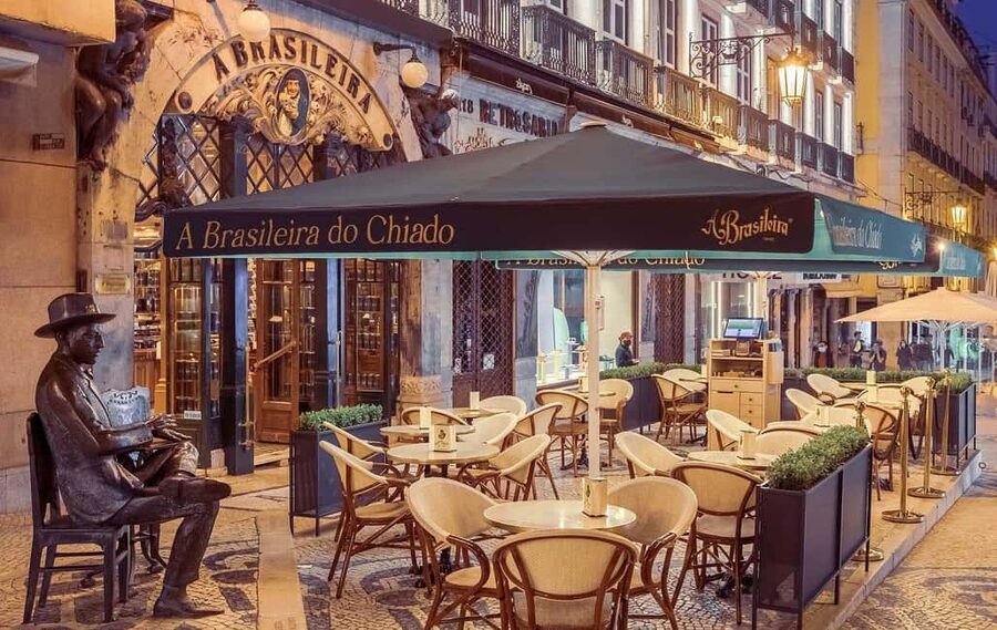 Private tour Lisbon on foot: Chiado to Alfama, Dutch guide. - Bairro Alto and the climb-in-your-feet moment