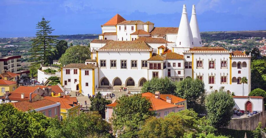 Private Tour - Sintra with Pena Palace and Cascais - Lunch timing: how to plan it without losing the coast
