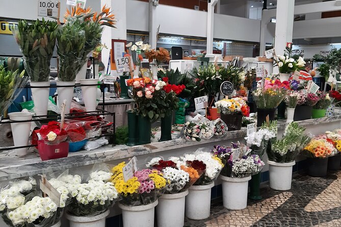 PRIVATE Tour to Factory of Tiles, Setúbal and Évora from Lisboa - Mercado do Livramento: seafood browsing in Setúbal’s market world