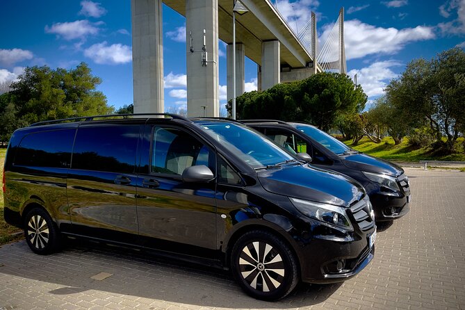 Private Transfer From Lisbon Airport to/from Cascais - From LIS arrivals to Cascais: what “meet your driver” really means