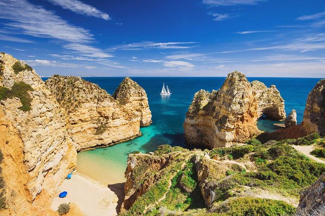 Private Transfer From / To Lisbon Airport x Algarve - On-the-road comfort: small perks that add up