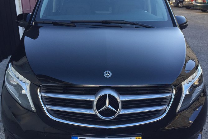 Private Transfer To or From Cascais - Meet the driver fast: the Vodafone Store pickup