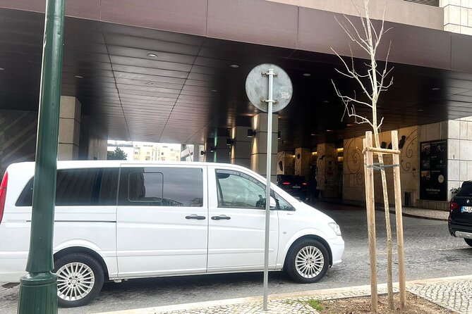 Private Transport in Lisbon - Comfort wins: air-conditioning plus WiFi on board