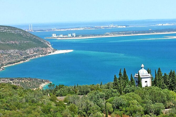 Private Trip to Arrábida Natural Park, Palmela Castle and Setúbal - Baía de Setúbal: fish market streets and flexible seafood lunch time