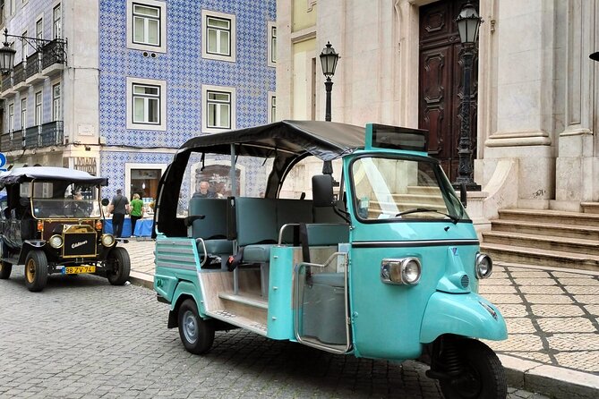 Private Tuk Tuk Tour 1h30 to Lisbon - Stop 2: Miradouro das Portas do Sol (20 Minutes) for Views and Photo Angles