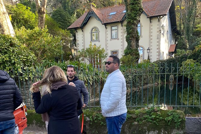 Private Tuk Tuk Tour around Sintra - Stop 4: Castelo dos Mouros ridge fortress views in 5 minutes
