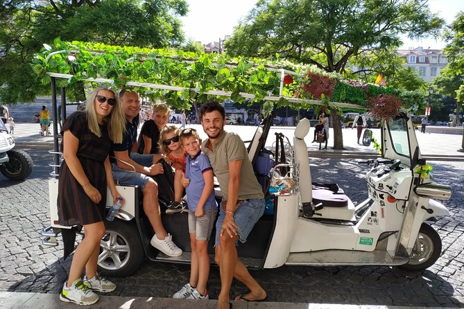 Private tuk tuk tour in old city Lisbon (Standard-1h30) - Pickup at Hard Rock Cafe and Central Hotel Transfers