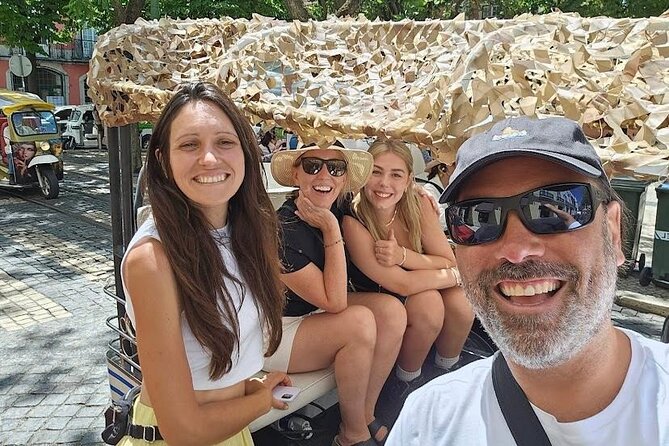 Private tuk tuk tour in old city Lisbon (Standard-1h30) - Miradouro das Portas do Sol: Your 15-Minute Alfama View That Feels Like a Movie