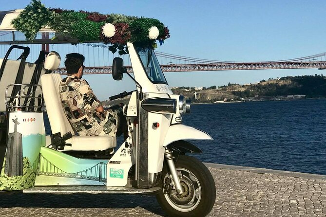 Private tuk tuk tour in old city Lisbon (Standard-1h30) - Rossio Square and Rossio Railway Station: Start With Lisbon’s Main Crossroads