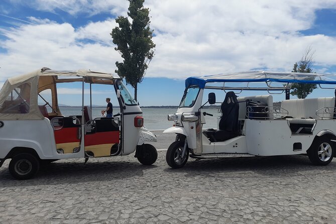 Private tuk tuk tour through the historic center of Lisbon - Meeting at Hard Rock Cafe and starting with everything you need