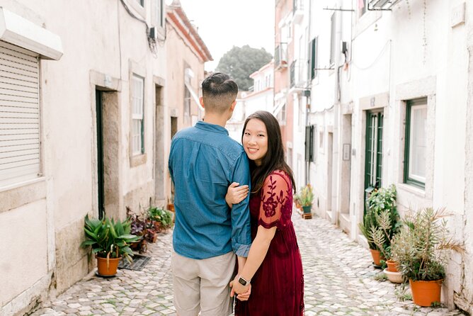 Private Vacation Photography Session with Local Photographer in Lisbon - Working with the photographer: you’ll want someone who can manage people