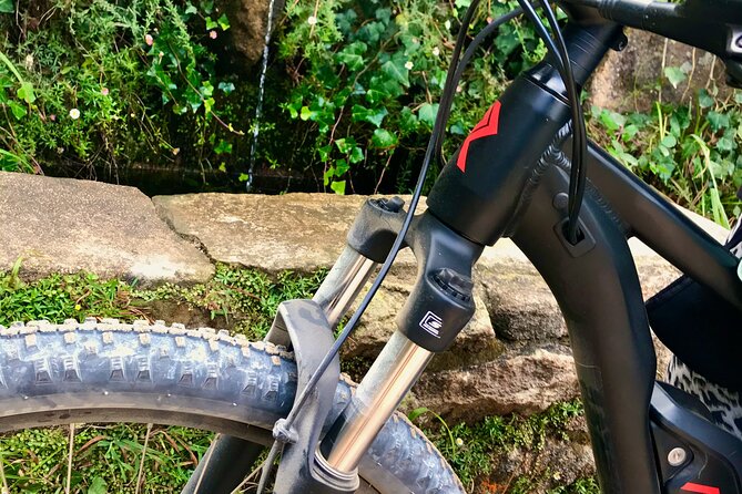 Relaxed E-bike in the backroads of Cascais and Sintra - Boca do Inferno and the coast: dramatic rock formations at bike speed