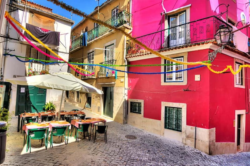 Ride the Stories of Lisbon – Tuk Tuk Experience - Key things that make this tuk-tuk tour work