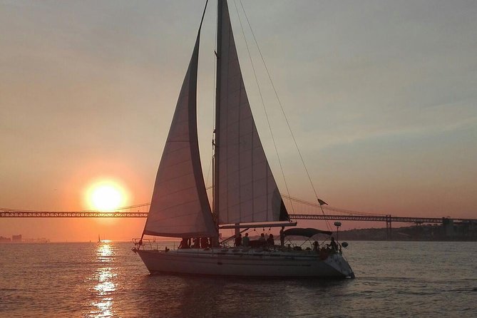 Sailboat Tour in Lisbon with drinks included | Morning and Sunset - Why this Tagus sunset sail feels different than Lisbon on land