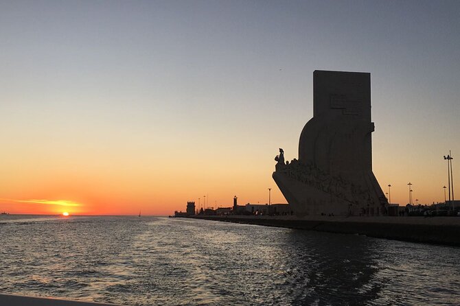 Sailboat Tour in Lisbon with drinks included | Morning and Sunset - Terreiro do Paço and the return to land