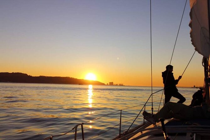 Sailboat Tour in Lisbon with drinks included | Morning and Sunset - First stretch: setting off under the 25th of April Bridge