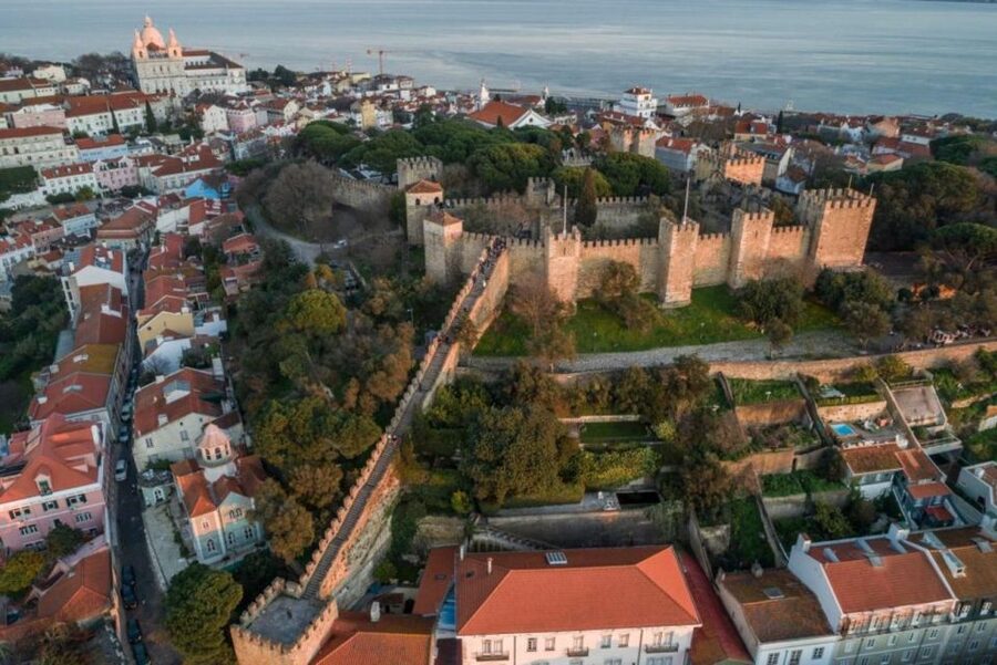 São Jorge Castle Skip-the-line Entry Ticket - Exploring São Jorge Castle: Ruins, Walkways, and Time to Wander