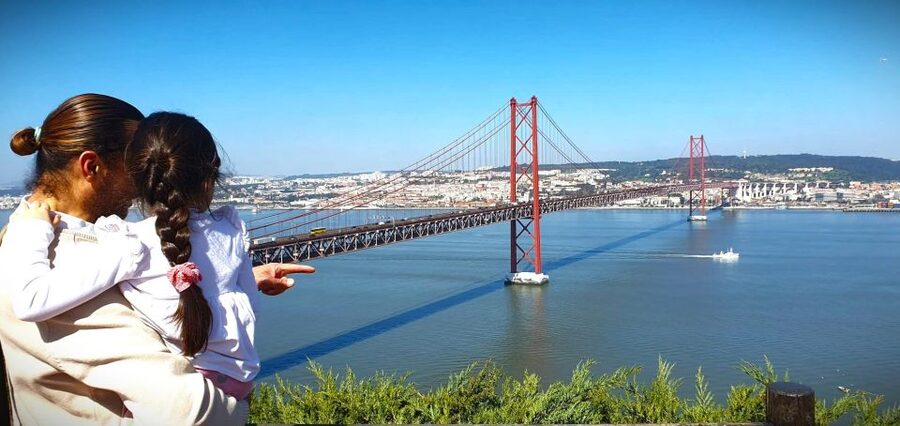 Sesimbra e Arrábida Natural Park: 1 Day Tour & Wine Tasting - Wine tasting with a castle view over the Sado River