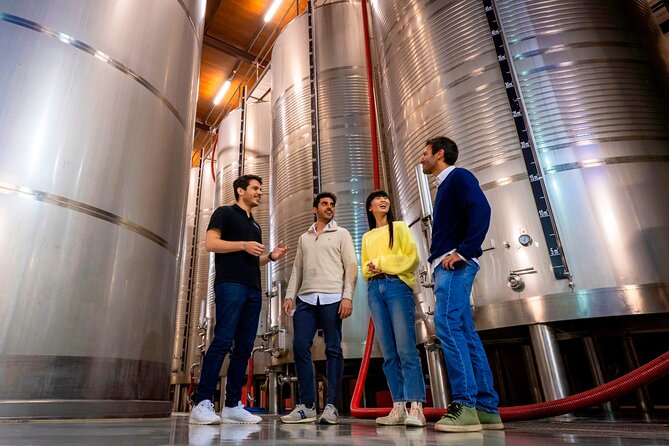 Setúbal: Winery & Fish Market Tasting Tour from Lisbon - Palácio da Bacalhôa: family story plus real estate wine