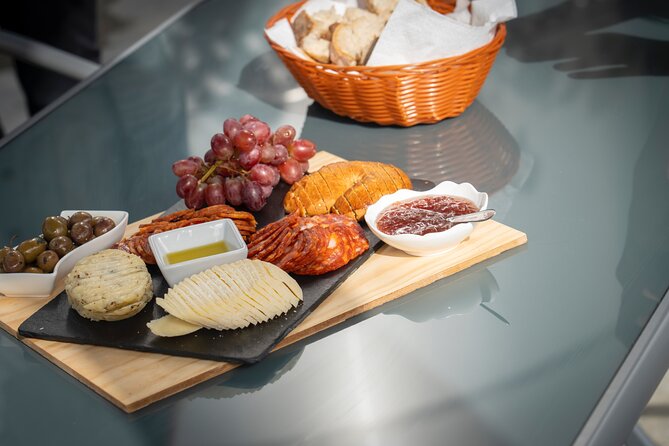 Setúbal: Winery & Fish Market Tasting Tour from Lisbon - Wine tastings: what to expect and how to pick what you like