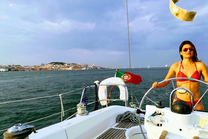 Sight Sailing in Lisbon - Meet at Av. Brasília 5 and set yourself up for an easy start