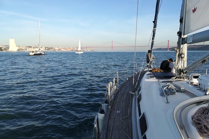 Sight Sailing in Lisbon - Passing through Alfama: the oldest streets and the fado atmosphere