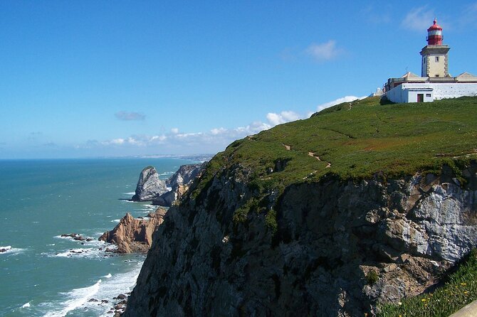 Sintra 1/2 day tour + Pena Palce + 2 gifts (inc. tickets) - Sintra historic center: UNESCO setting plus a classic food stop