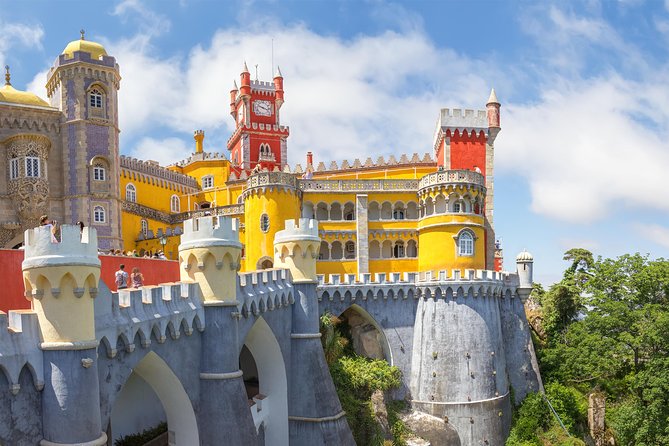Sintra-Cascais-Pena Palace 8-People Small Group Tour from Lisbon - Colares and the wine-cellar detour you’ll be glad exists