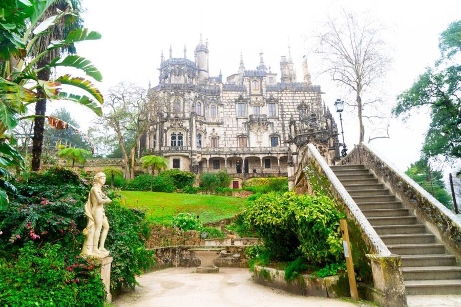 Sintra: Castle of the Moors & Quinta Entry with Audio Guides - The self-guided Sintra walking tour: tying the city together